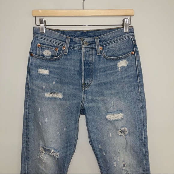 Levi’s Jeans Women's Size 27 Wedgie Icon Fit High-Waist Distressed Tapered Leg - Picture 4 of 16